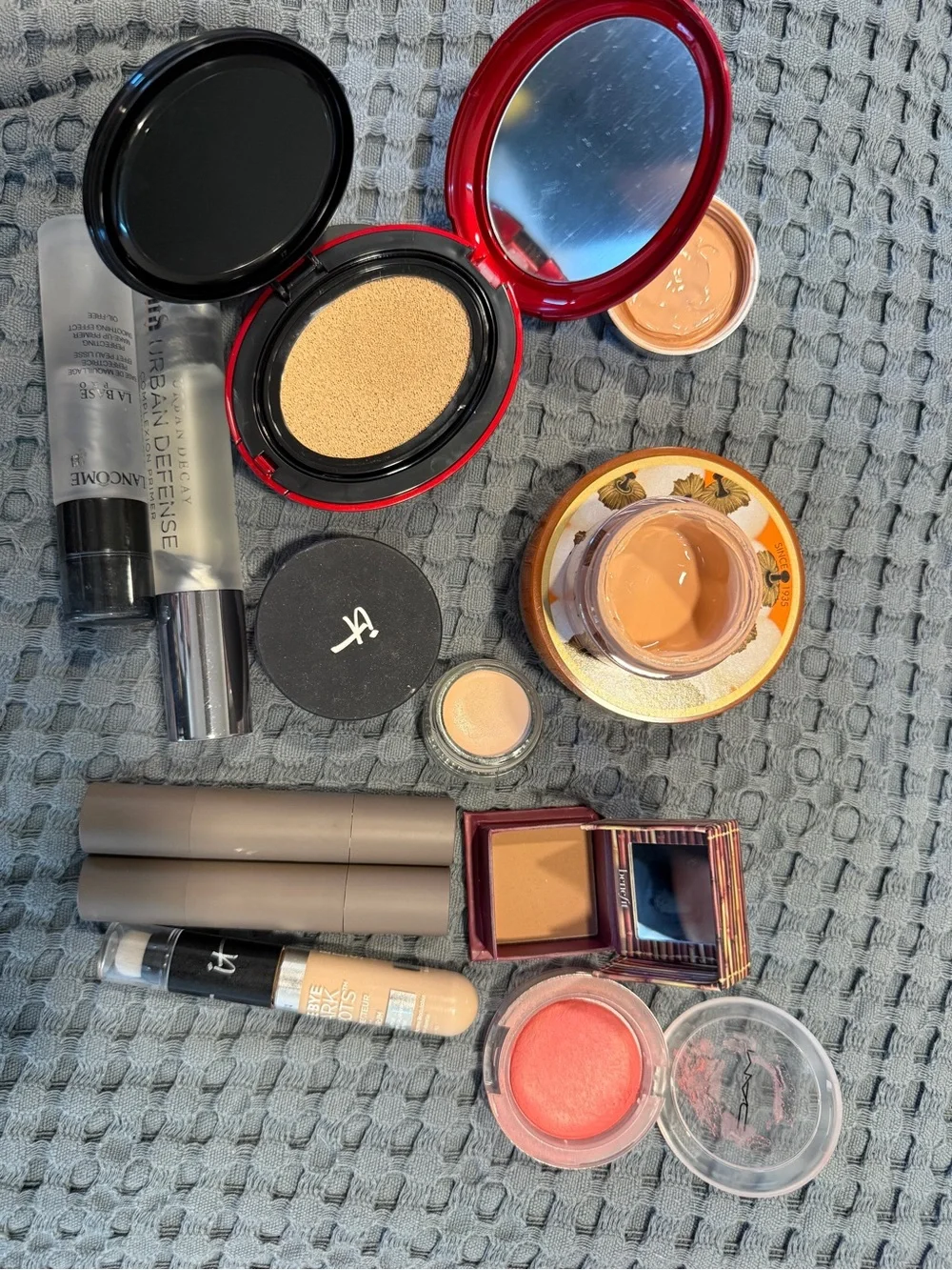 Mixed lot of 15 Foundation Items